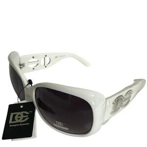 DE Designer Eyewear sunglasses w/400 UV protection. White stylish sunglasses